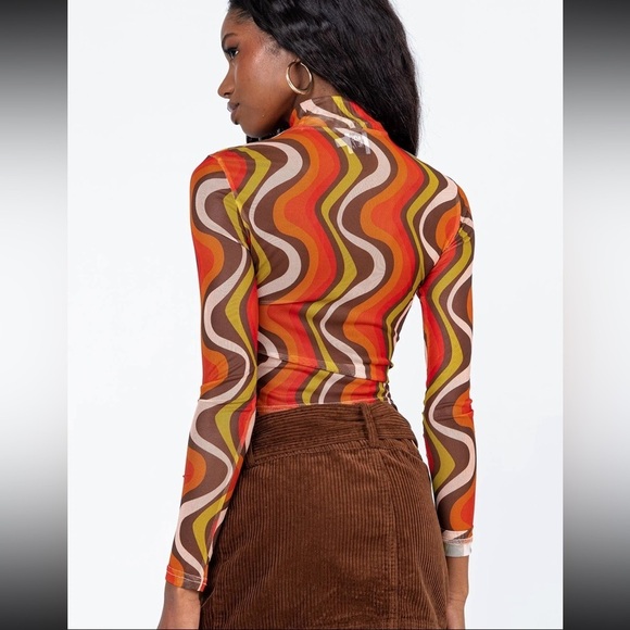 NWT PRINCESS POLLY- SIZE 4  Sheer retro pattern turtle neck - Picture 3 of 4